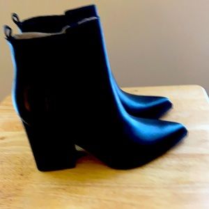 MARC FISHER Black leather boots